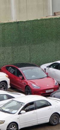 للبيع  وجوة سعرها المعروف بالسوك لاسباب شخصية  تيسلا مودل٣ ٢٠٢٣ Perfor...