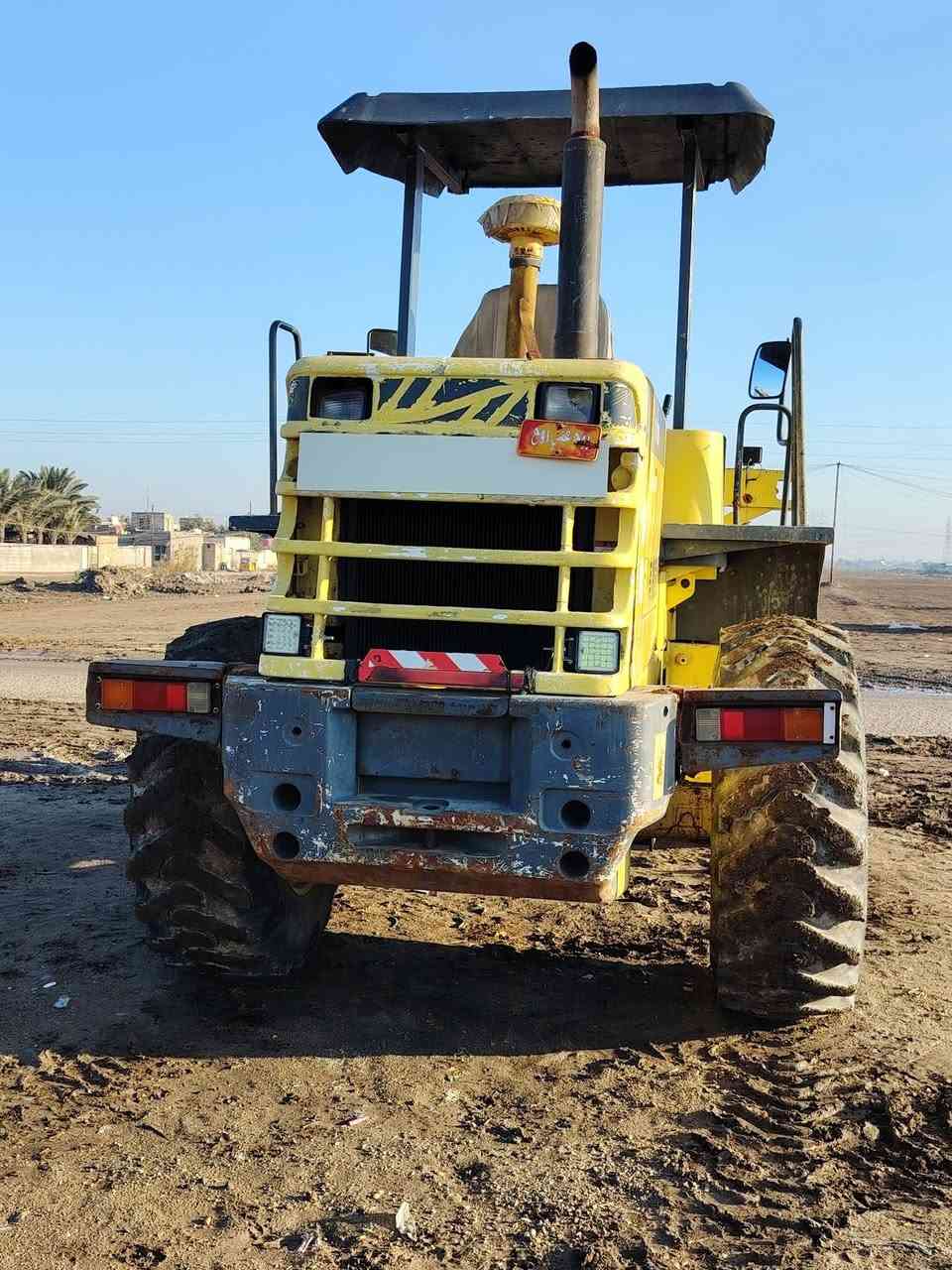 السلام عليكم  شفل كماتسو للبيع  حجم 100 6 سلندر مديل 2012 رقم بصرة بسمي مداور ثاني يوم  الاتصال ع الرقم ***********.
