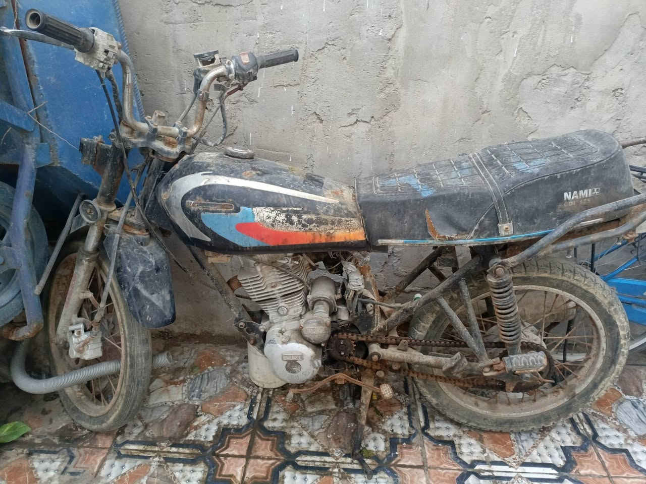 السلام عليكم متاح دراجتين وحده اوراق ووحده ضايعه أوراقها يعني ادوات سعر الوحده 300مثل ماواضحات بالصور يشتغلن بس وحده يرادلها هندر المكان البصره 5ميل


**إذا كنت صاحب هذا الإعلان وتريد حذفه لأي سبب، رجاءا أرسل رسالة إلى الدعم الفني**