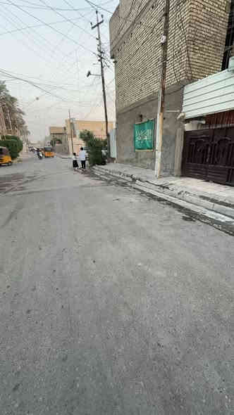 دار للبيع المساحه 200 م 
يعتوي على 4 غرف نوم 
طابق الارضي استقبال  وصاله وغرفه نوم ومطبخ حار ومطبخ بارد 
الطابق الأول 3 غرف نوم وصاله كبيره وحمام  مشترك كما موضح 
 بل صور
عنوان الدار الاورفلي شارع السمجه مجاور غازي المضمد 
موقع الدار اول بيت بل شارع لايوجد جار مقابل الدار  ومجاور الخدمي ويبعد عن الشارع العام 100 متر 
كما موضح بلصور 
التواصل والسعر 
***********
