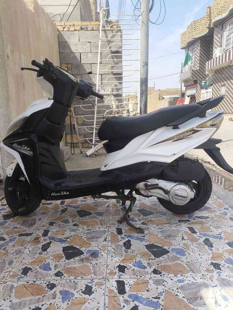 سلام عليكم ورحمة
دراجه جامبو F16 شغاله هندر سلف لايت دراجه حلوه شلعه ومعدله زين  هاذ صوت كلجات باتري جديد تواير نضاف
سعره 250  رقمي ***********
