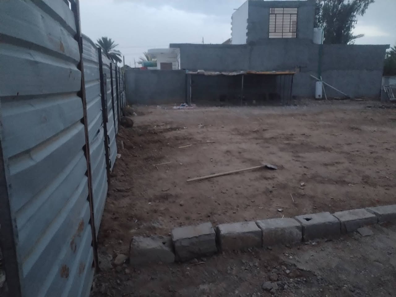 السلام عليكم قطعه ٤٠٠ متر ابيع 200متر منها
عنوان القطعه وره مطعم الواحه القديم نزلت التصنيع تبعد عن شارع العام 300الراغب بشراء يتصل ع رقم
***********
