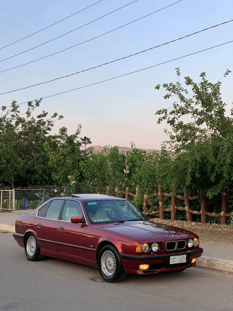 ماشاءالله لەماڵی هەموولایەک
Bmw 1991 525i
قەپات مواسەفات بەس گێڕ عادی 
ئاڕم پلاستیک ئاڕموو ئەوەلیات بەشەرت
پێش پان هەموو گیانی لەسەر دەقی بیلادی خۆی ماوە سبوخ عامە بۆ جوانی 
سلایت کوشن جلد ناو سپی کوشن سیاحی چوار جام کارەبای ٧ کەلە  تەبریدەکەشی مەزبوتە تەنها دوگمەی ئەیسیەکەی ئیش ناکا 
جەمپەکی زۆر بەسیتی پێشی هەیە جێگای باس نیە شانسیو سەرە دەبلو بەدەنەی نەگرتوە 
گێر مەکینە توندوو تۆڵی بەشەرت 
کارەبایەتی گشت گیانی بەشەرت 
لە ماڵەکە بێمنەتم چت حەز لێبوو بەشەرت چوار تایەو ویلی حەسیری لۆکی لە ژێرە  بۆ مەسرەف مەگەڕێ 
سعریشی ٥٢$ ماجال 
شوێنم کۆیە بۆ زانیاری زیاتر پەیوەندی بکە  ***********ڤایبەروو وەتس ئەپی لەسەرە
