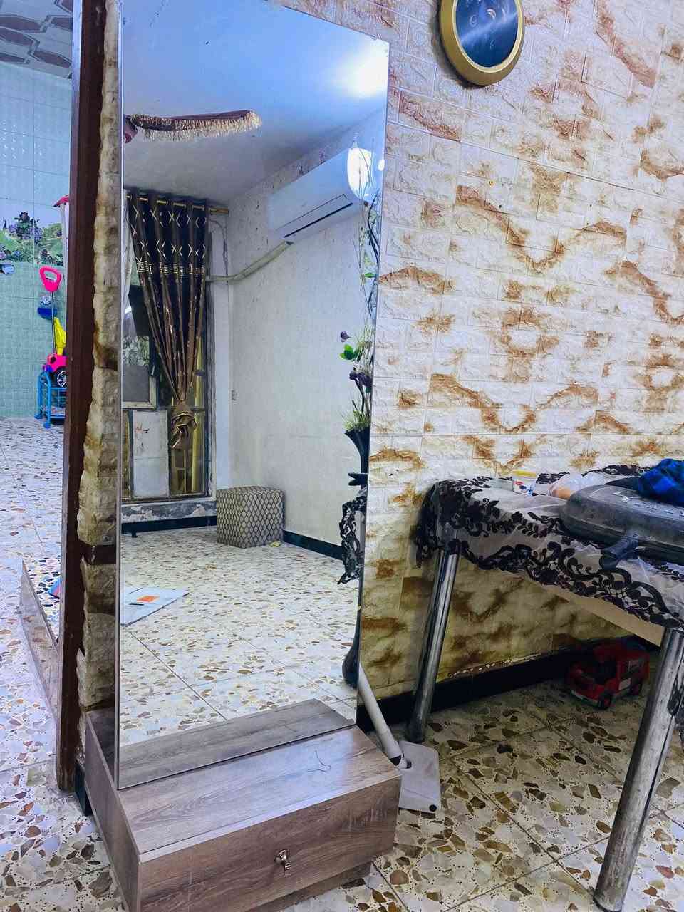 سلام عليكم عندي غرفه تركيه تسع قطع البيع السعر 500وبيها مجال وعندي هاي الموبرده 350وبيها مجال وهاي دراجه 75وبيها مجال العنوان بغداد الحسينيه مال رجديه شارع ابو سمير يم فران البشير ***********
