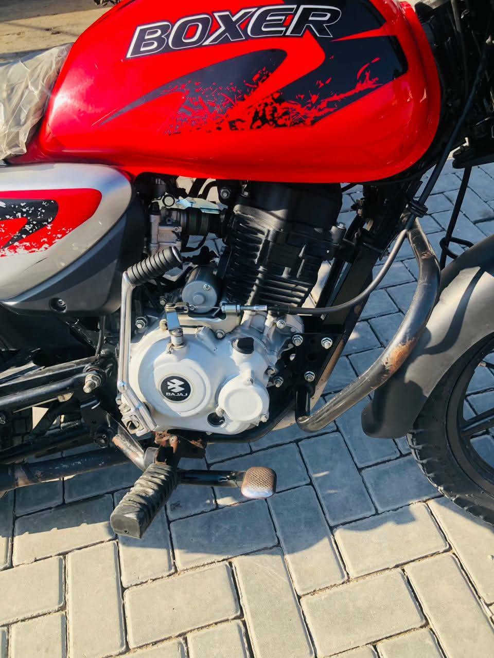 للبيع بوكسر مرقمه كامه كفاله عامة 
دراجه جديده بسمي تحويل ٢ يوم 
السعر ٢٤٥٠ وبيه شي بصيط 
مكاني بغداد بياع ***********
