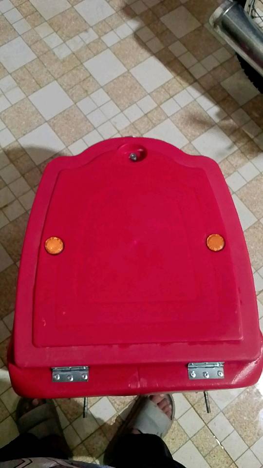 مكان ديوانيه حي الوحده
صندوق جديد ماصارله 10 ايام تجي وشوف اذا بي شخط تاخذه بلاش