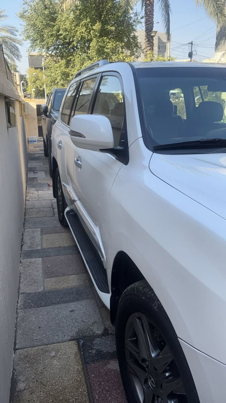 السلام عليكم
لكزز موديل 2015 فوووول مواصفات مكفووله كفاله عامه ممشى 118000گ سياره كلشش جديده واحلى من الصور

مكان السياره بغداد شارع فلسطين بسمنه تحويل ثاني يوم 

السعر : 45000$

الهاتف: ***********
