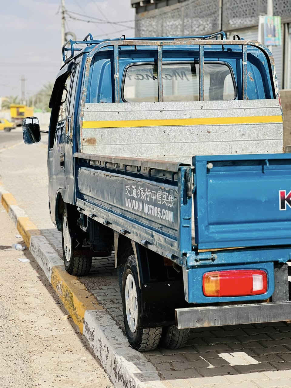 سلام عليكم كيا 98 رقم ديالى بسمي سنوية لل27 وتحويل مكينة وكير واكسن مكفولات كهرباءيات كلهة شغالة صدر امامي خلفي تخم تاير باتري جديد شاصي مكفول السعر 50 مكاني بغداد 
***********

