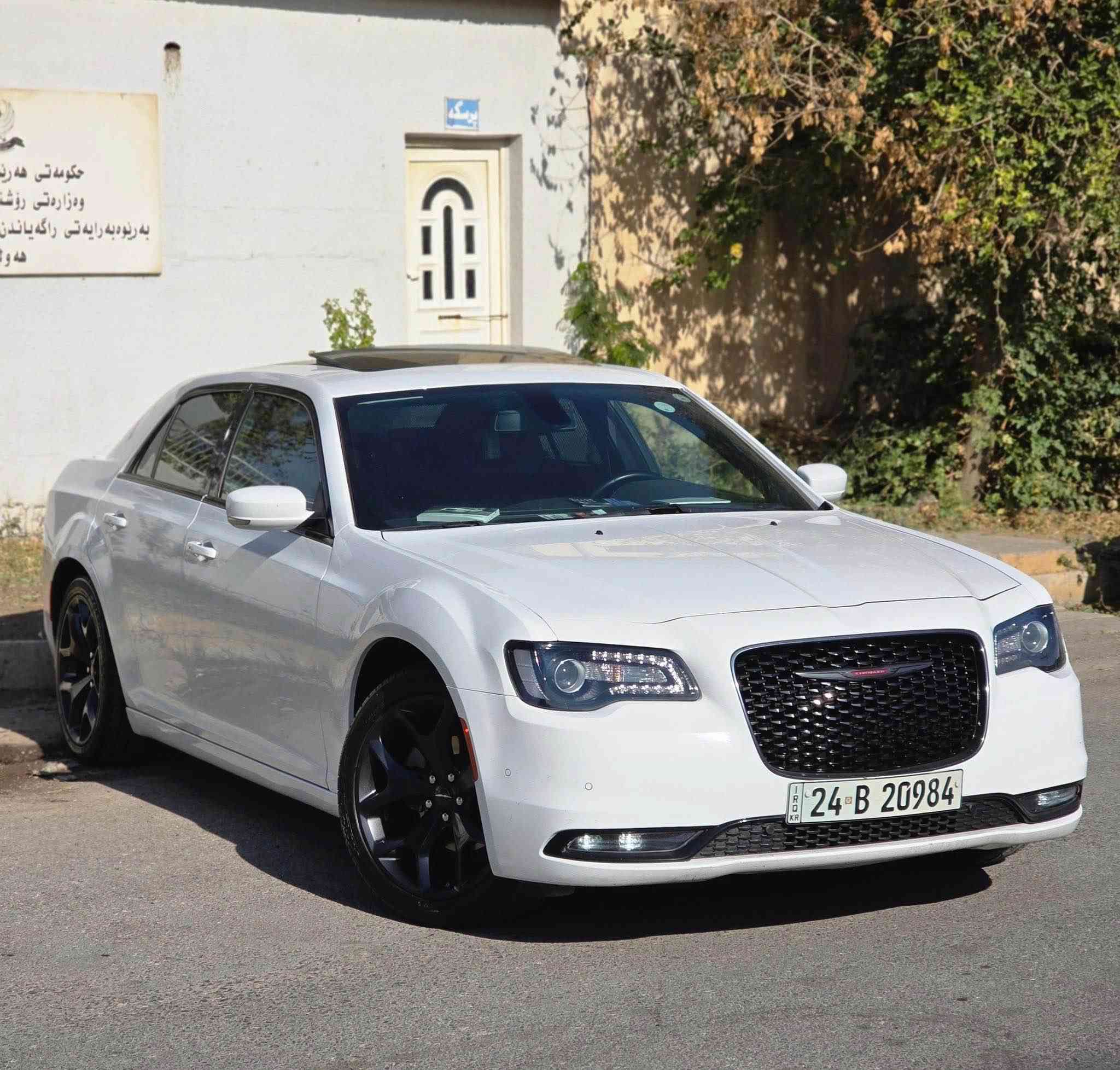 سلام عليكم 🌸
اوباما ٢٠٢٢ موصفات S ماشي ٤٨ مايل 
سيارة كلين تايتل كندي 🇨🇦 بيها واحد مكان pdr
سعر ٣٢٣ ورقة شوية بية مجال مكان سيارة اربيل
رقم *********** أربيل, العراق
