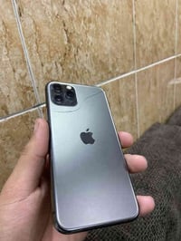 ايفون 11 برو ذاكرة 64 بطارية 97% مبدل شركة تك سيم نظافة الجهاز 95% لون...