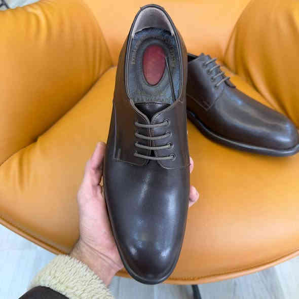 ⁨ ⁨ صنع في العراق 🇮🇶 
 جلد طبيعي من داخل والخارج جلد طبيعي 
⭕ السعر 70,000 الف مع توصيل 
*********** :📞
📍:خانقين مقابل مركز شرطة خانقين
