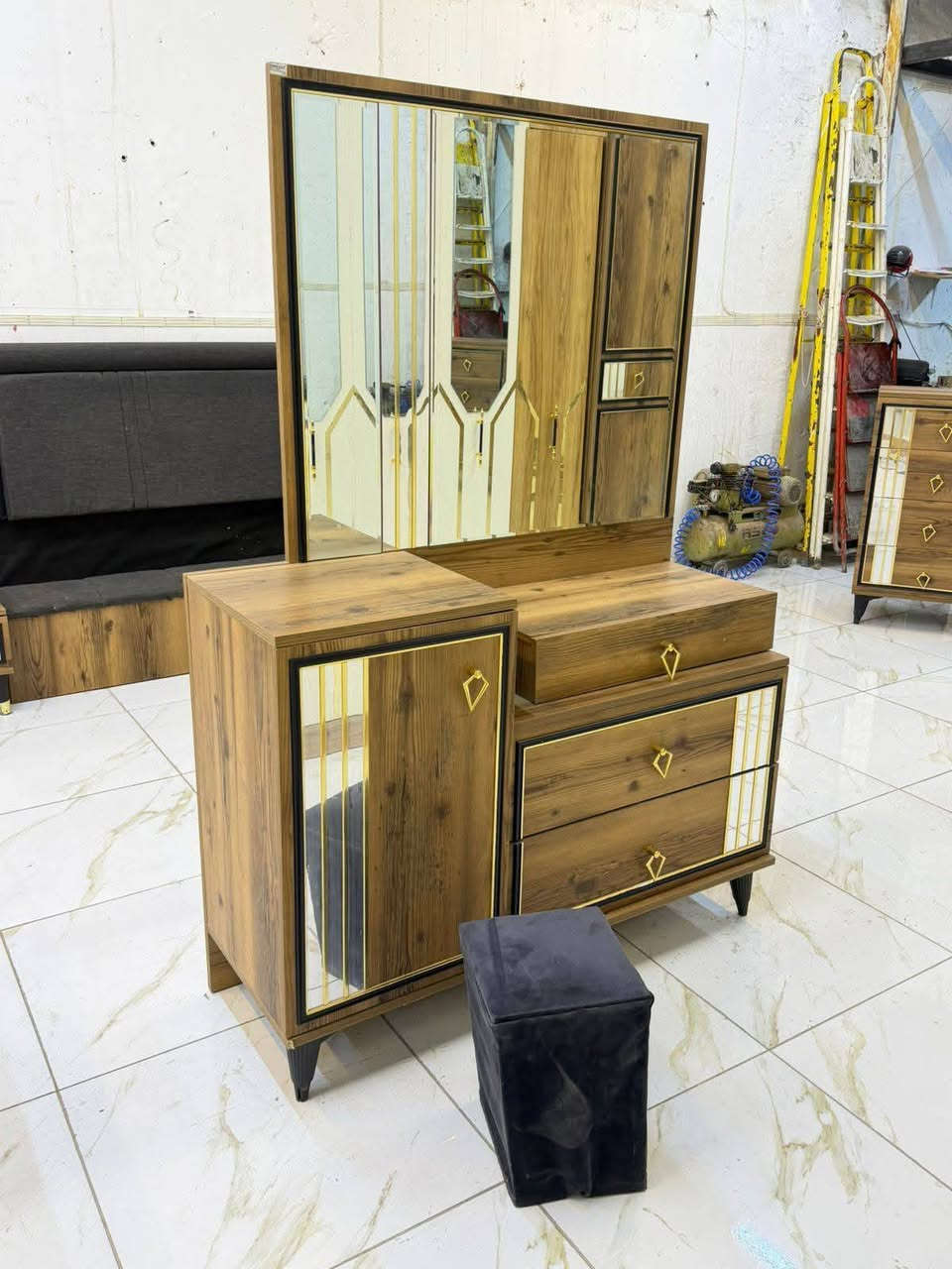 غرفه تركي درجه اولى للبيع سعر شراء مليونين و800 سعر البيع 800 وبيه مجال ***********
@إشارة كروب بيع الاغراض المستعمله في بغداد الكرخ والرصافه
