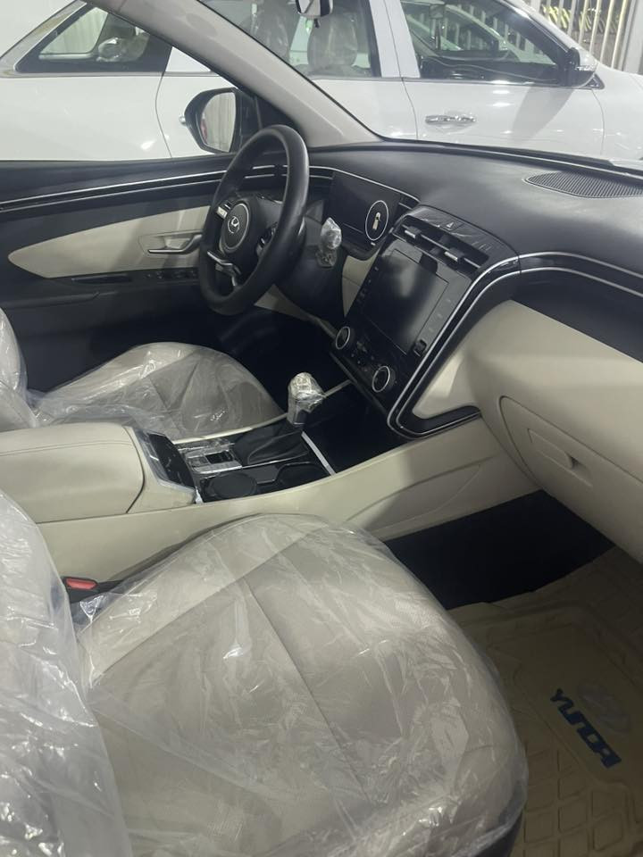 السلام عليكم توكسان 2023 مكفوله ماشيه 50 فول بصمه مري شفط تحكم ستيرن كشنات كهرباء وجلد تبريد خلفي شاشه  كامرا 3 انضمه قيادا سايد بريك بصمه مكاني النجف  رقم الهاتف ***********
