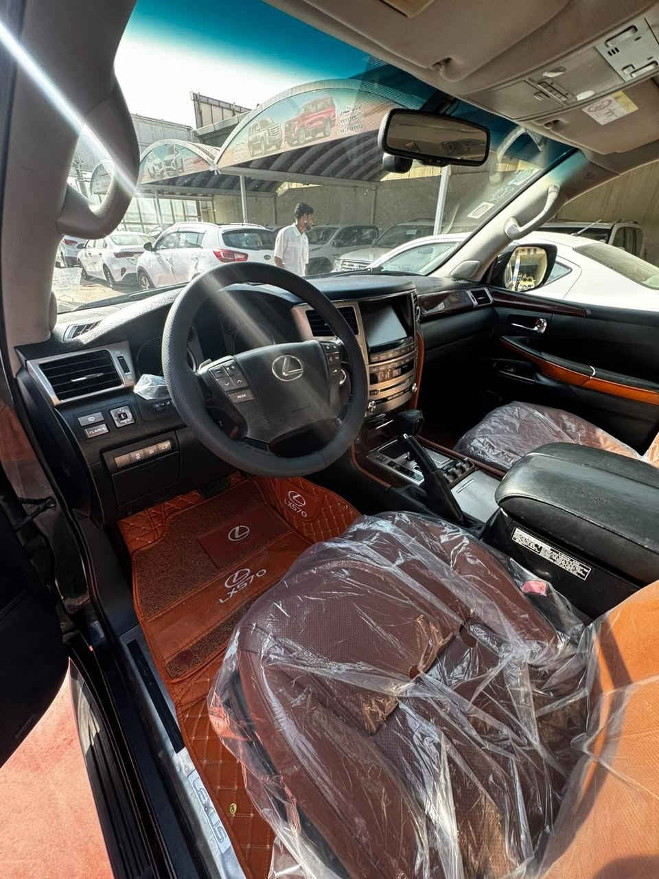 السلام عليكم ورحمة الله وبركاته شباب من معرض السجاد العنوان بغداد تقاطع النهروان
Lx570sport 2013 لكزز
٨سلندر & ماشيه 155km
رقم بغداد
مواصفات
مري شفط
فتحه سقف
باب خلفي كهرباء
كشنات جلد تدفئه تبريد + ذاكره تشغيل عن بعد ٣ قطع تبريد
٧راكب كهرباء
جكمجه ثلاجه
كامرات امامي خلفي مري
شاشات خلفيه
زراكات لايت
التواصل والاستفسار***********
