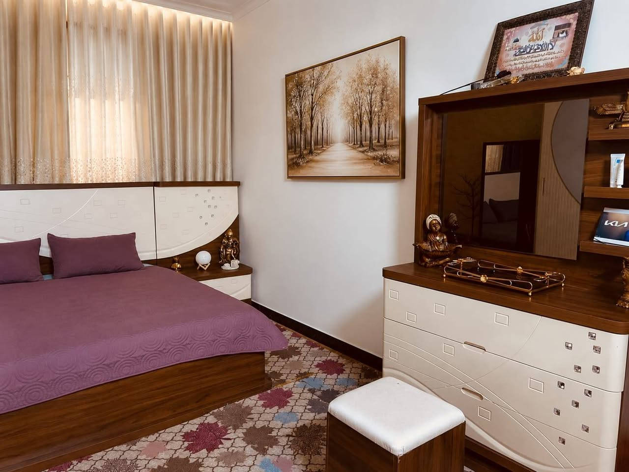 🏡 الدار للـــبيــــــــع  
📍 الموقع: زوير قرب مشروع الماء 
✨ المواصفات:  
▫️ المساحة: 110 م²  الواجهة 6.5 م 
▫️ طابو زراعي سند 25 
..........
🔹 الطابق الأرضي:
- يحتوي على طارمة كبيرة 
_ صالة 
_ مطبخ 
_ كلدور 
_ غرفة منام 
_ صحيات 
_ منور خلف البيت 
🔹 *الطابق العلوي:
- غرفة كبيرة على الصالة 
_ بيتونة 
............
🔹يباع مع قسم من الاثاث 
_ مولد گاز ٣ بستم بيركنز كاتم ٢٢ كيفي 
_ تخم قنفات 
_ غرفة نوم تركية 
_ كاونتر 
_ كيزر 
_ كنتور ٣ ابواب 
_ جهاز جري 
_ سبلت واحد 
_ مكيف
---------------------------------
📞 للاستفسار والمعاينة: 
الاتصال على الارقام :
***********☎️ واتساب    
او مراجعة المكتب 
الحلة _  شارع المقام / مجاور مول الحسن 
--------------------------------
✅ نستقبل جميع عروضكم السكنية 🏠 والتجارية 🏡 بكافة مناطق الحلة

