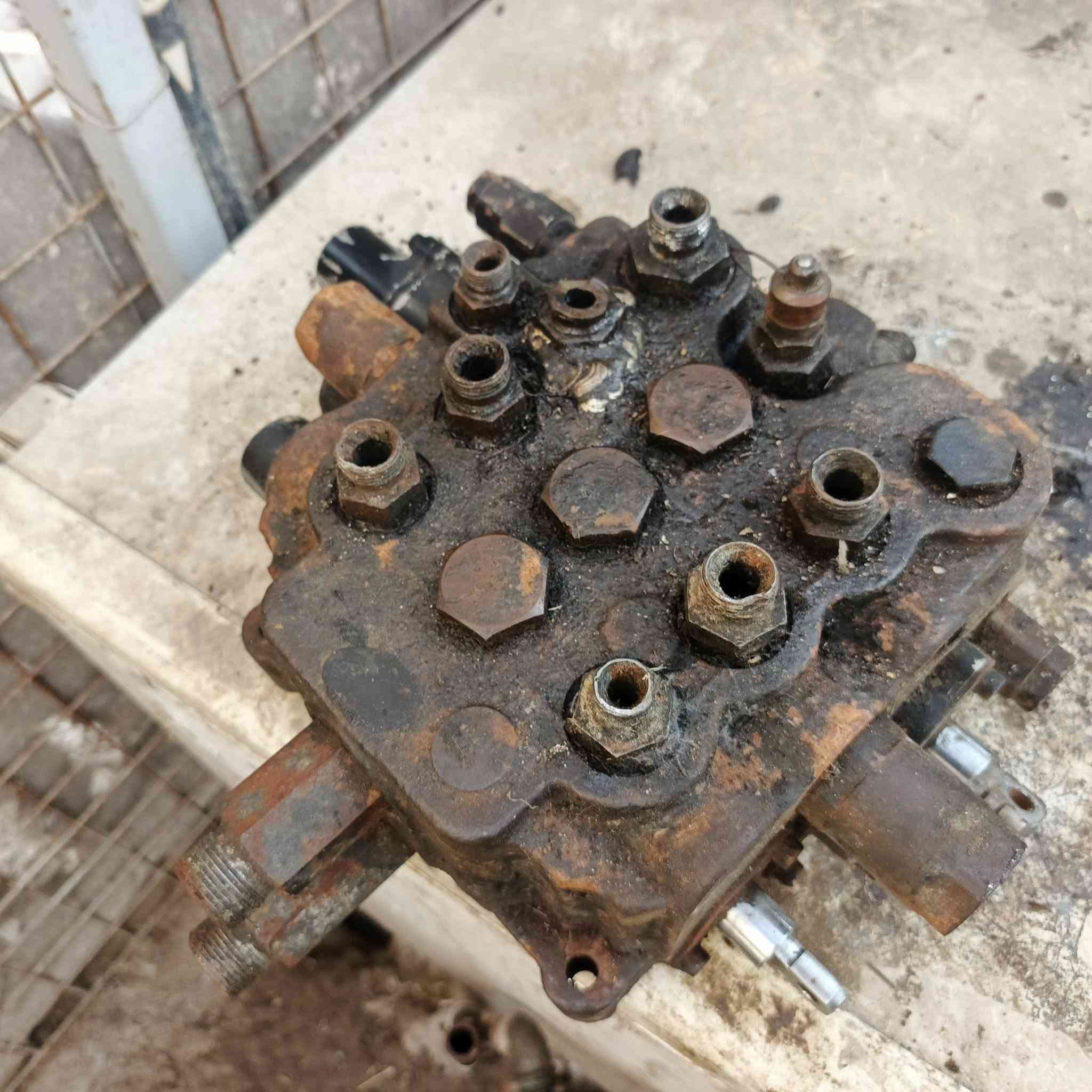 كنترول جي سي بي
وسنون كيلة جي سي بي
مكان بابل المركز
ه‍ ***********
