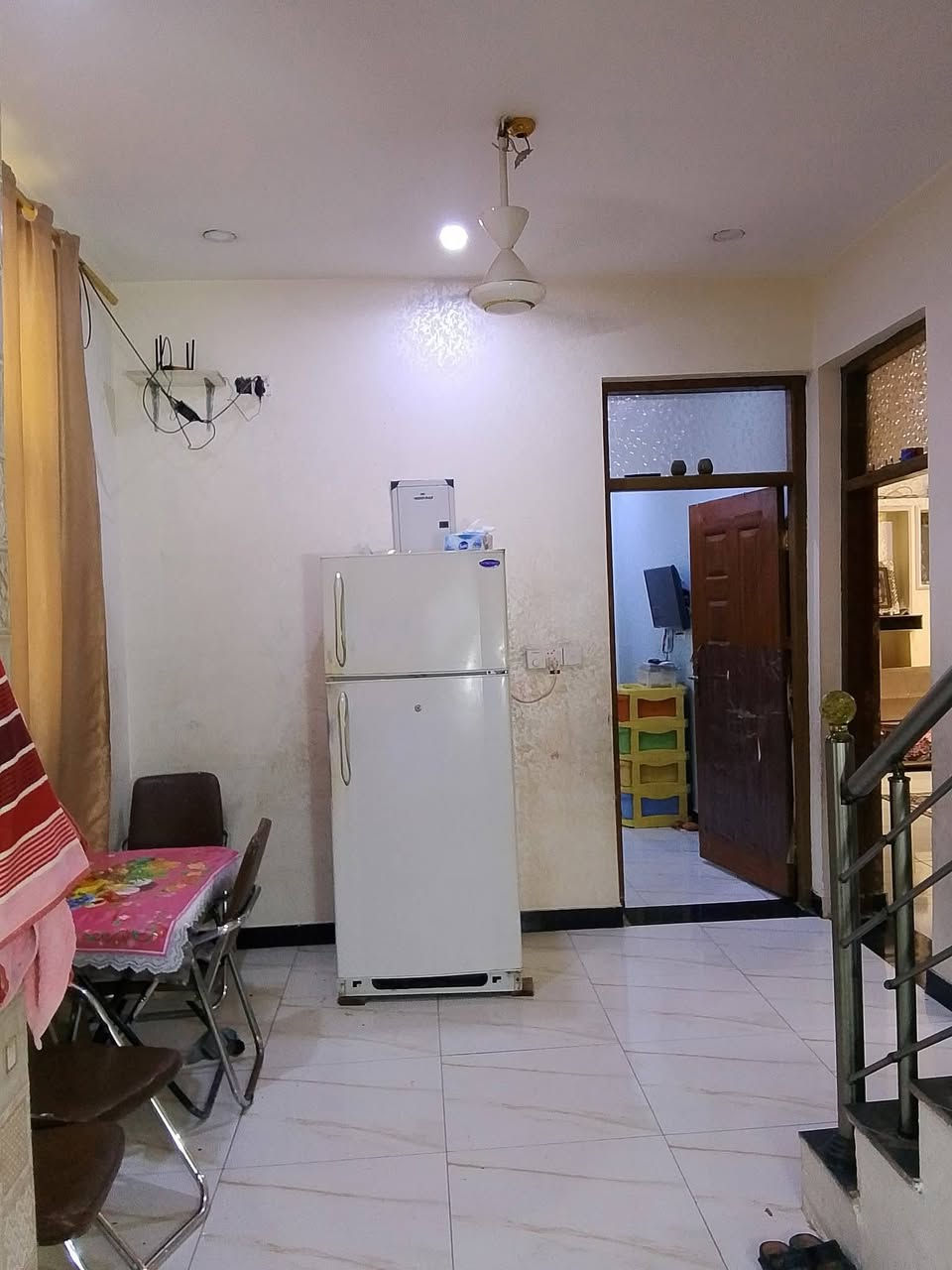 بيت للبيع بالبوعيثة
مجمع السلام
طابو زراعي سند 25
100متر مربع 10×10
يتكون من استقبال ومطبخ وهول داخلي وغرفة نوم وصحيات
والطابق الثاني غرفتين نوم وبيتونة وصحيات 
للتواصل عالرقم ***********
