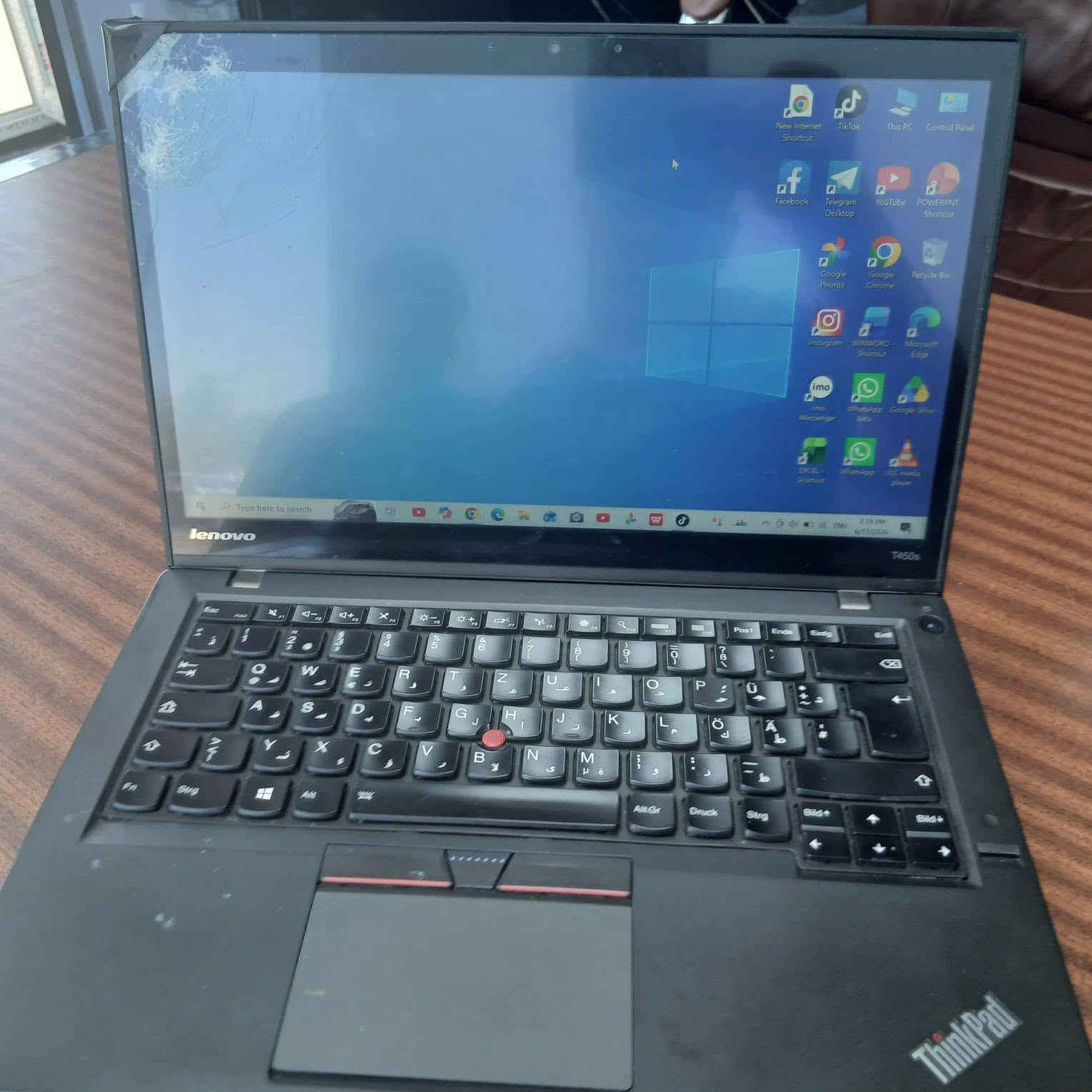 لابتوب لينوفو lenovo
المعالج core i7 الجيل الخامس 
الهارد ssd 256 النوع السريع 
الرام Ram8 
حجم الشاشة 14 
نظام التشغيل windows 10 عربي انكليزي 
بيه كسر بل شاشة فقط 
ممتاز للتصفح والدراسة 
تجي وياه هدية ماوس وشاحن اصلي وحقيبة 
السعر 175 الف 
رقم ***********
