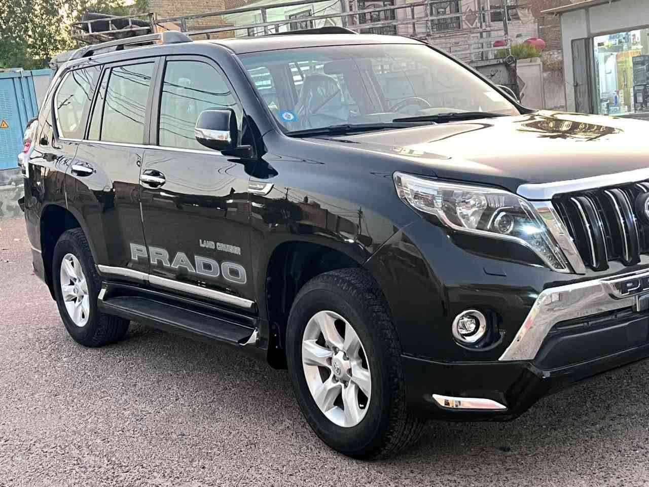 السلام عليكم للبيع 
تويوتا برادو 2011 Txl فول 
مواصفاتها : 
١-سلايت قماره
٢-مثبت سرعة
٣-حساس خلفي
٤-كاميره خلفي
٥- دبل تانكي  
٦- اشارات بالمرآة
٧-كراسي جلد بيجي 
٨-شاشه كامره خلفيه
٩-تدعم ابل كار بلي واندرويد اوتو
١٠-حساس تاير   
١١-مانع انزلاق
١٢-اربع جام اوتو
١٣-هوك خلفي 
١٤-ارضيات (كاعيات) اصليه 
١٥-بصه
١٦-تحكمات فول ستيرن
مري جانبي كهربائي (شفط)** *
 داخل بيجي
- دبل تانكي-- 
- منفذ AUX & USB
محرك 4000  ..6 سلندر 
هاتف ***********
السعر 273 وبيها مجال 
المكان بغداد الحبيبية
