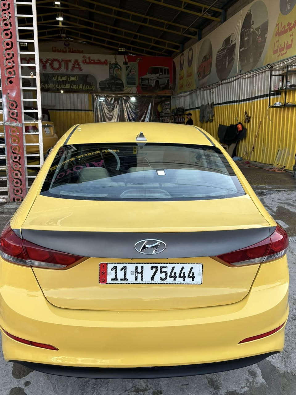 سلام عليكم عارض سياره 
انتره موديل2017 حادثها جاملغ خلفي بدون دواخل السياره اليبل واحد بدون تبديل محرك دوش ٢٠٠٠ ماشيه الساره ٩٧ بدون أي تبديل تخم تاير حداديه جديده بدون أيرباك 
العنوان بغداد 
الرقم ***********
