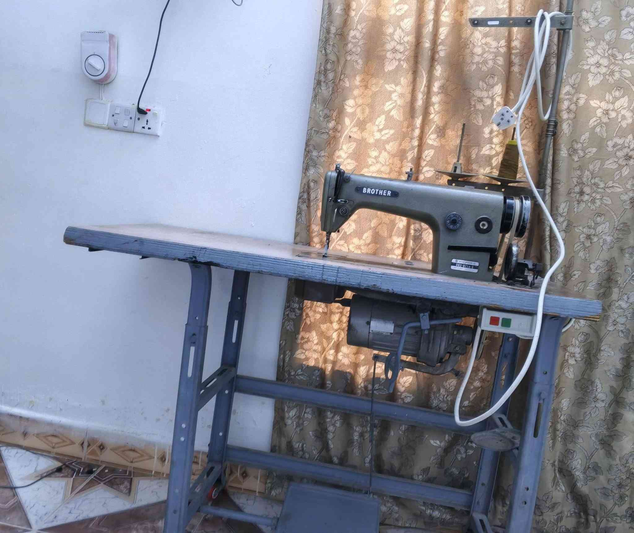 سلام عليكم عندي مكينه خياطه سعرر ٢٥٠الف وبي مال الرقم ***********
