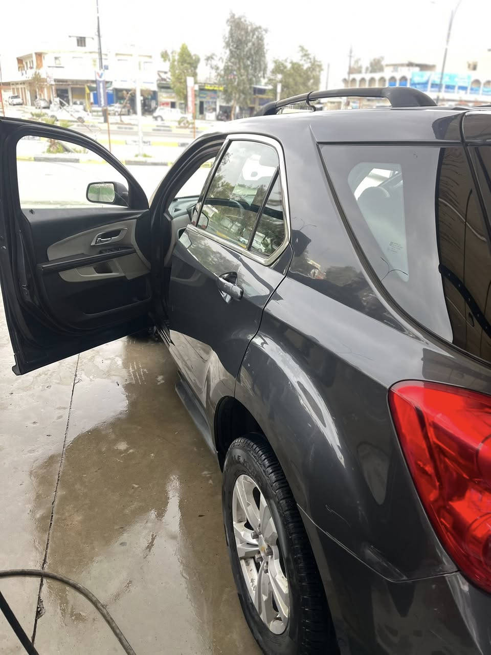 السلام عليكم 
شيفي اكينوكس 2011 مكينة 2400 
رقم نينوى انجليزي 
كاربون بانزين الجديد 
السيارة باسمي شرط التحويل وكالة ما اسوي 
سيارة بيها ضربة بالجاملغ اليمين وبوند بيها ملاحظات بسيطة 
السيارة للجناي ويعرفلها سعرها ابلاش 
مكينتها بيها اثر بخار  كير قبل شهرين مبدل مال كصة 
سعرها 70$ قفل قفل منزل من سعرها حك المكينة وبيها ترتيبات بسيطة 

مكان السيارة : 
موصل : معرض الغدير - شارع البراوي 
رقم الشرعي 
***********
