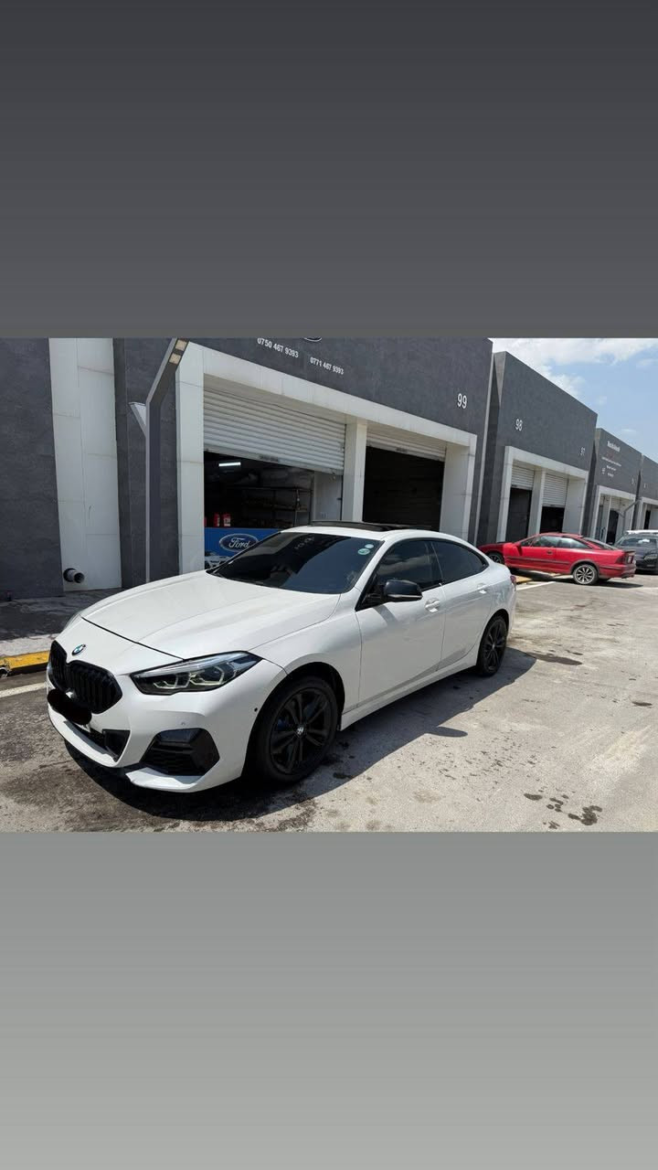 BMW 2024مۆدیل  
228i 
مواسەفات فول فول 
پانۆرامە و ناولیدی بیلادی و کامل گیچ ئەلیکترۆین و ئاوینە شەفت و بریک بەسمە بریک ئۆ تۆ و رادار و حەساسی پیش و پشت و گیڕ و مەکینە بەشەرت و 45 هەزار رۆشتوە و کۆمەڵیک مواسەفاتی دیکە 
سەیارەکە ٥ پارچەی بۆیاغە لەسەر ساغە بەبی ناو گرتن و پشت و پیش کەپس و سەیارەکە 
زۆر زۆر جوانە 
نرخ ١٨٢ وەرەقە و مەجالیکی کەم 
ژمارە مۆبایل ***********لە هەولیرە أربيل, العراق
