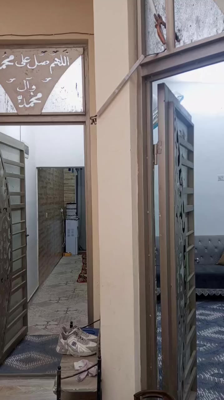 للبيع بيت في كربلاء حي الفارس طابو صرف المساحه 100بناء طابوك جمهوري صب كونكريت  غرفتين نوم وصالتين واستقبال ومطبخ وحمام داخل وخارج على شارع تجاري السعر 165 وبي مجال لاستفسار ***********,,,,***********
