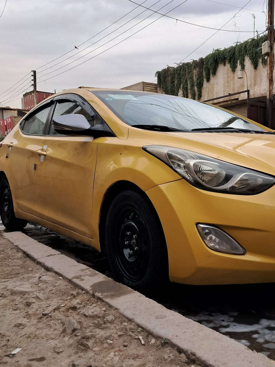 السلام عليكم 
النترا 2012 مضلع 
سياره مكينه وكير وكهربائيات خير من الله نعمه 
تبريد ثلج 
حادث قطعتين جاملغ امامي الايسر و قبق جنطة بدون دواخل
رقم انكليزي مصفرة هيئه وغرامات بأسمي تحويل ثاني يوم 
سياره مال جناي ما بيها كلوب طافي و منضومه زنون 
السعر 98 وبيها مجال ان شاء الله 
مكاني بغداد الزعفرانيه ***********//***********
