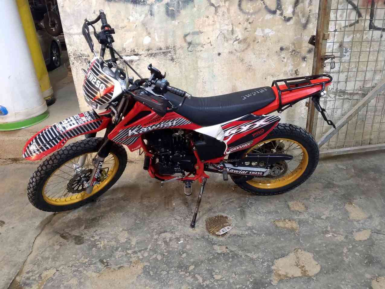 السلام عليكم دراجه قفاز كويار محرك 250 جاكوج موديل 24 دراجه خير من الله احله من الصور بيه ورقه وحده فقط 
السعر مليون و 200 وبي مجال مكان القائم حصيبه *********** ادمن وافق حبيبي
