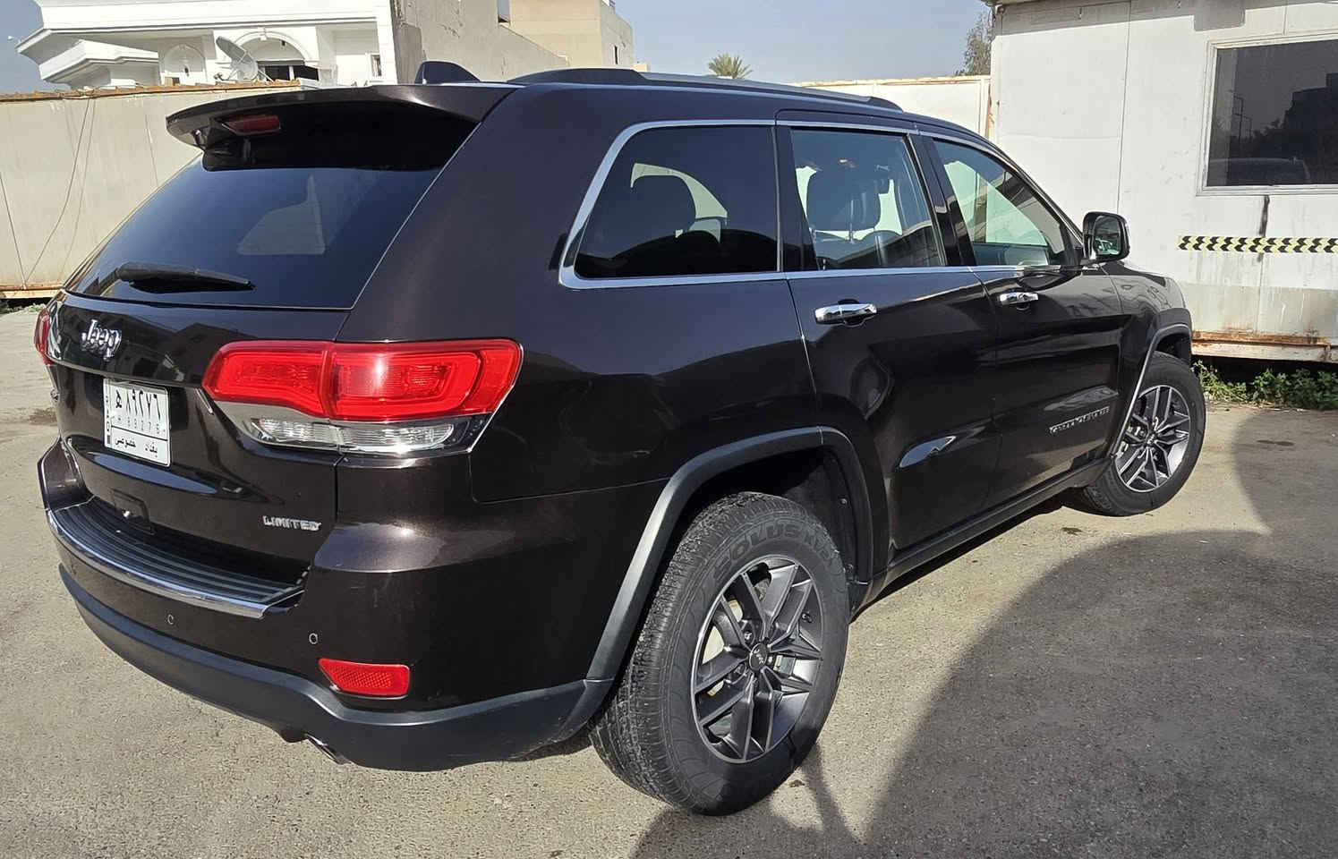 جيب لاريدو 2017
كلين تايتل 
رقم بغداد
 فتحه سقف 
بصمه ابواب 
تشغيل عن بعد 
صندوق كهرباء 
انظمه قياده 
فور ويل 
لايت زنون 
مكينه 3600
ماشية ١٥٠ الف km سياره نضيفه كلش مابيه اي نقص ***********
