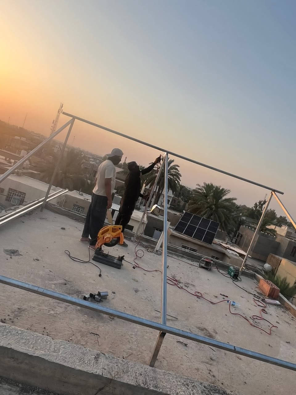 🌿 الحمد لله رب العالمين، حمداً كثيراً طيباً مباركاً فيه، والشكر لله على نعمه التي لا تُعد ولا تُحصى 🤲
🔧 تم بعون الله نصب منظومة طاقة شمسية 
📍 الموقع: دور الزراعه الاولى 
📅 بتاريخ: 23-6-2026  
⚡️ أداء المنظومة:
🔸16 أمبير نهاري
🔸 16 أمبير ليلي
⚙️ تفاصيل المنظومة:  
▪️ انفيرتر ديا Deye 6 كيلو واط  
▪️ ألواح جينكو 615w واط عدد 8 
▪️ بطارية فايف ستار سعة 16 كيلو واط  
📞 للاستفسار والتفاصيل:  
***********  
📍 العنوان: ديالى – بعقوبه ، دور الزراعه الثالثة 

🏢 ابو. مروه لتنصيب منظومات الطاقه الشمسيه 

#يتوفر_لدينا_نظام_التقسيط
