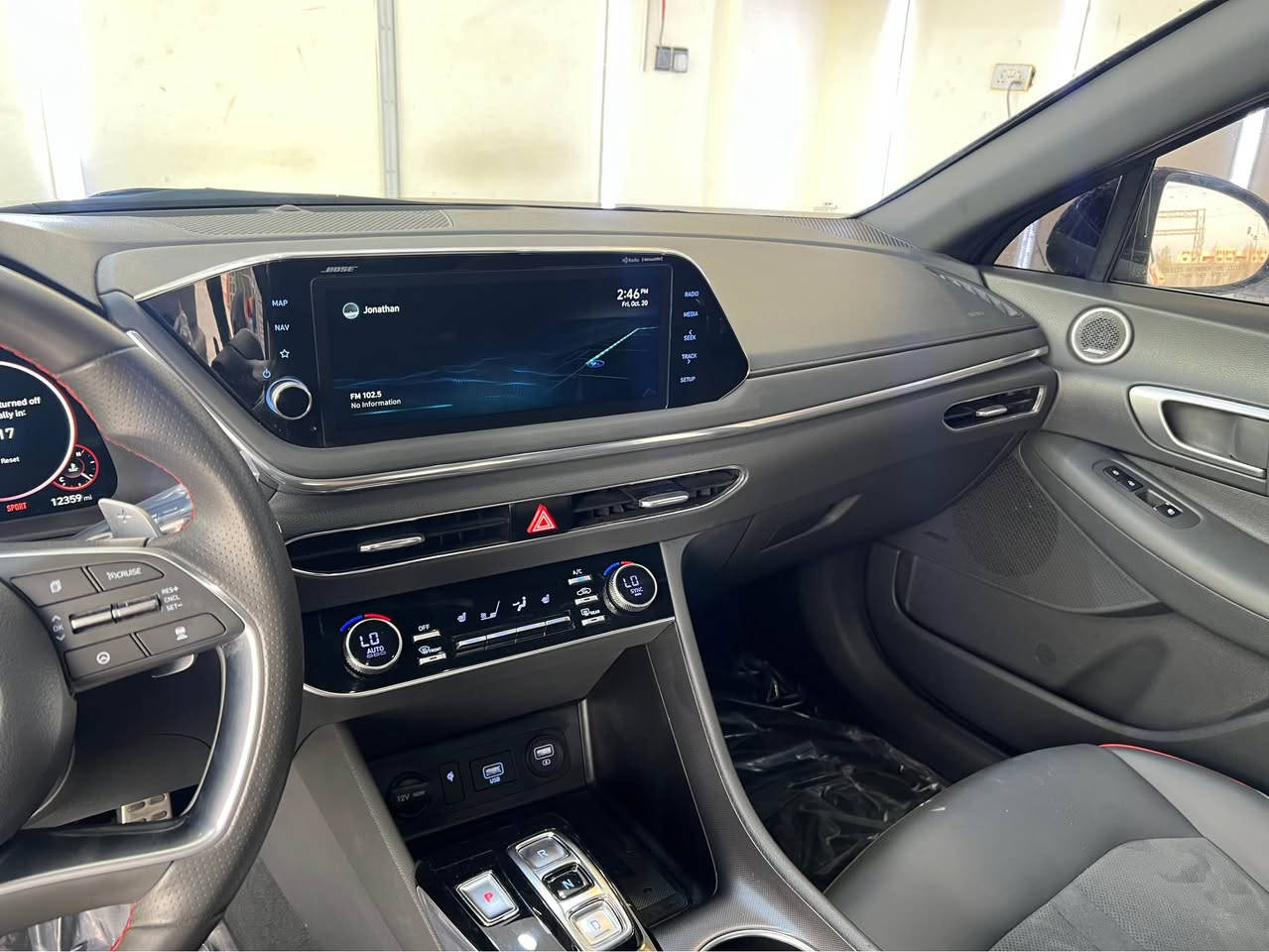 سوناتا موديل 2022 فول مواصفات 1/1
 مشي اميركا فقط 12 الف ماشية اخت الزيرو
بانروما 
رادارات جانبيةً
حساسات 
وبعد هواي شغلات غنية عن التعريف 

حادثها فقط جاملغ خلفي بدون بجم بدون ايراباكً كلة سليم  . الضربة فقط ربع الاخير للجاملغ الخلفي  موجودة الصور والحادث وشرط السونار والفحص البصرة, العراق


**إذا كنت صاحب هذا الإعلان وتريد حذفه لأي سبب، رجاءا أرسل رسالة إلى الدعم الفني**