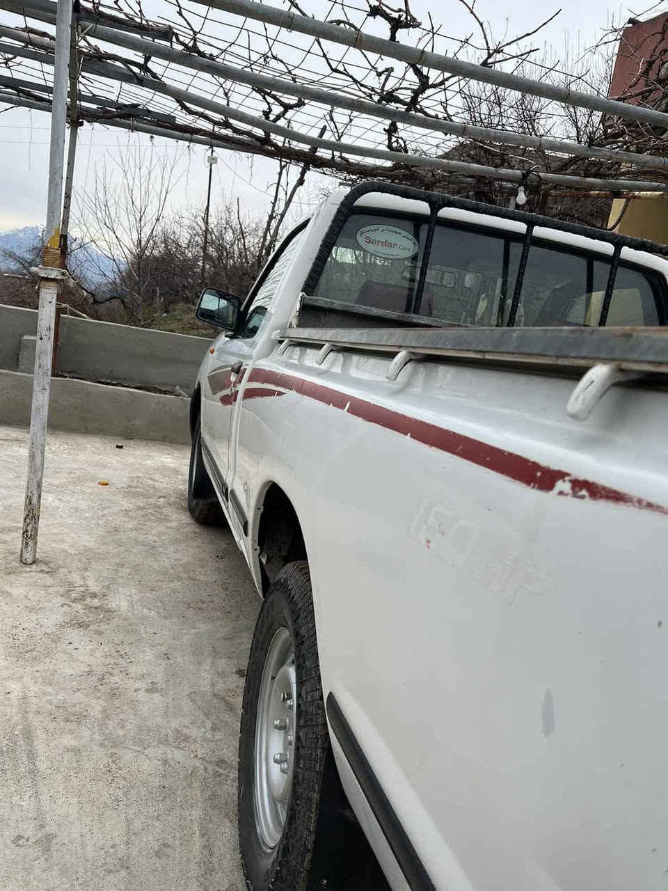 نیسان  ٢٠٠٨ بێ سبوغ، سەنەوی ساڵێک بەسەر چووە. بەناوی خۆمانەوەیە. گـێڕ مەکینە ئەکسل بەشەرت. سەیارەکە زۆر پاکە ماڵی دۆستە. 
ژ.م. *********** سوران, أربيل
