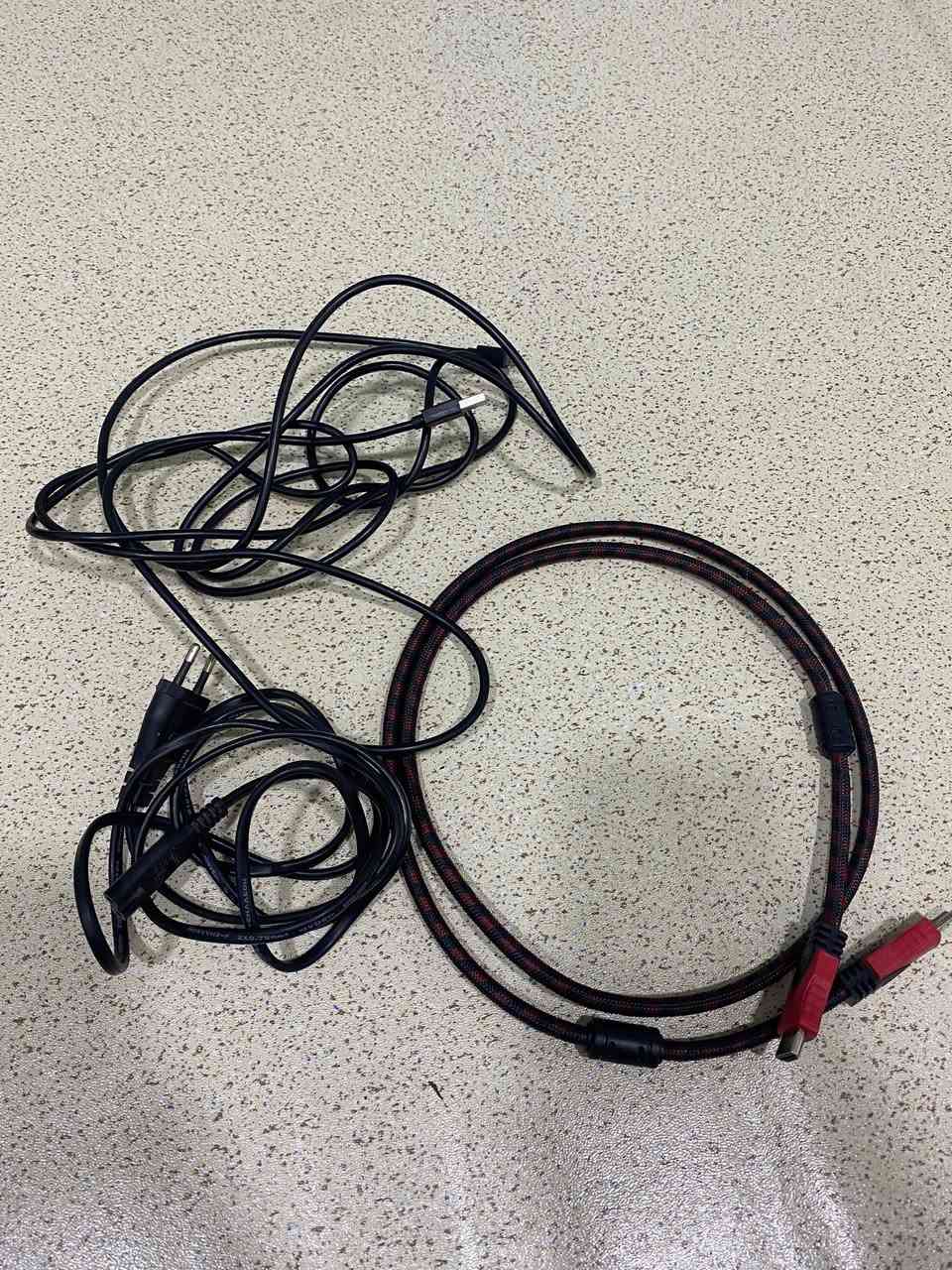 سلام عليكم ورحمه الله وبركاته اخواني بلي اكس بوكس وان للبيع بلي جديد ونضيف كلش وما مستخدمة هواي السعر 180وبي مجال للستفسار هاذ رقمي وبي واتساب ***********
