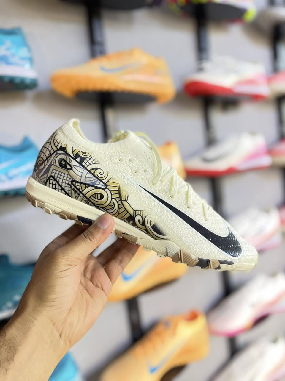 اير زووم اصدار خاص 
الشكل المختلف من نايكي 
ماستر وكالة ( باركود ) 
للحجز مراسله الصفحة 
توجد خدمة توصيل 
العنوان بغداد المعامل البستان مجاور مطعم اوراس


**إذا كنت صاحب هذا الإعلان وتريد حذفه لأي سبب، رجاءا أرسل رسالة إلى الدعم الفني**