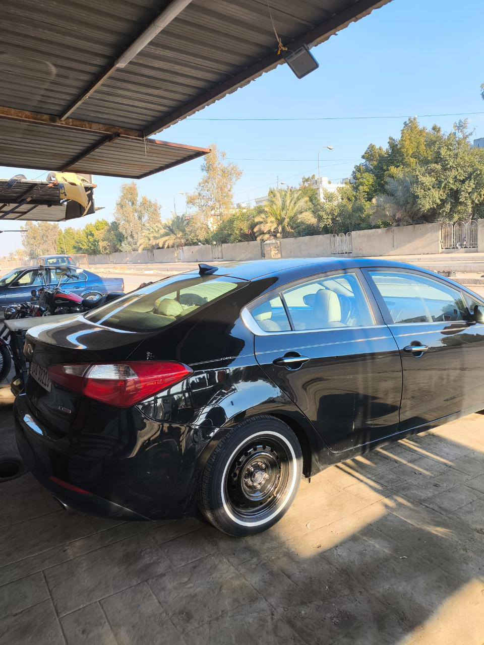 سلام عليكم شباب 
بدون خاص رجٱ
فورتي موديل 2015 البيع 
سياره فول مواصفات واحد ع واحد سياره 
بصمه+ فتحه+ كشن كهرباء+كشن حار بارد+ كشنات خلفيه تدفئه+دخول ذكي+مري شفط اشاير بمري+ عليه عدسات ايل ايدي 
وبيه مواصفات حلوه بعد 
سياره مثل ماوضحه بتصوير ٤ قطع صبغ بدون ضرر فقط جاملغ خلفي وضرر بسيطة كلش 
سياره رقم دهوك بسمي تحويل ثاني يوم 
مكان السياره الشعب حي بساتين مدخل شقق عمار الحكيم 
***********

***********
