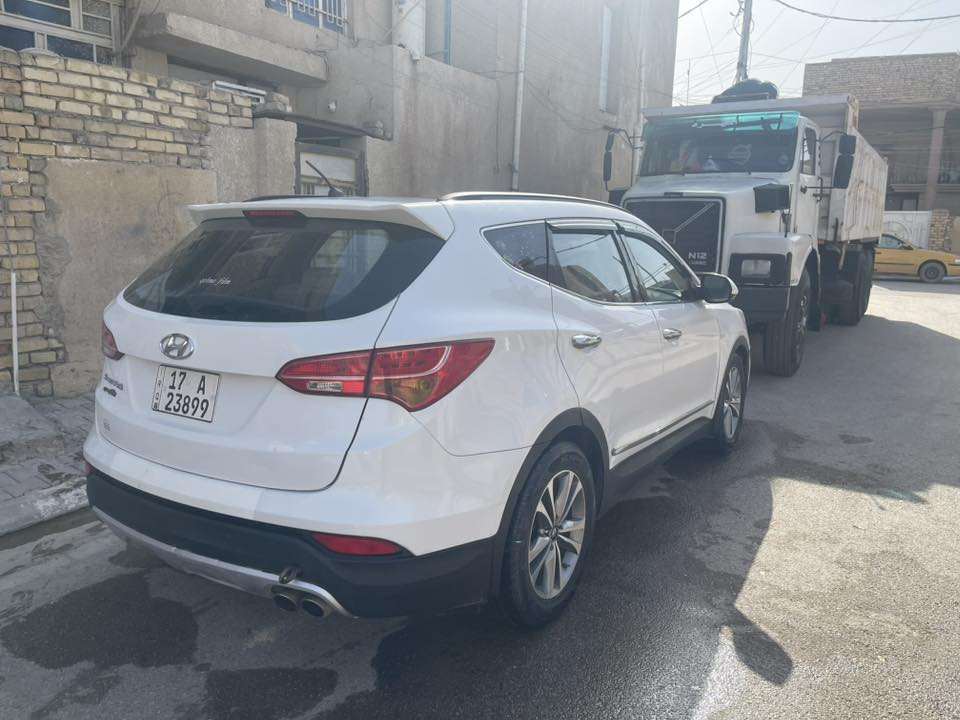 السلام عليكم سنتافي للبيع فول 2015 خليجي فول 7راكب تلث قطع تبريد بانرامه مصبوغه قطع ابيعلك حزام بيها ضربه جاملغ امامي جهت الصدر مكينه 4 سلندر مكانها الكوت السياره بسمي رقم نكليزي سعرها 130 وبيها مجال قليل تفاصيل أكثر اتصل 
‭٠٧٧١ ٤٧١ ١٤٦٨‬
***********
