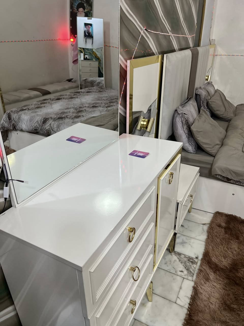 غرفة للبيع استعمال قليل السعر مليون و١٠٠ للاستفسار ***********
