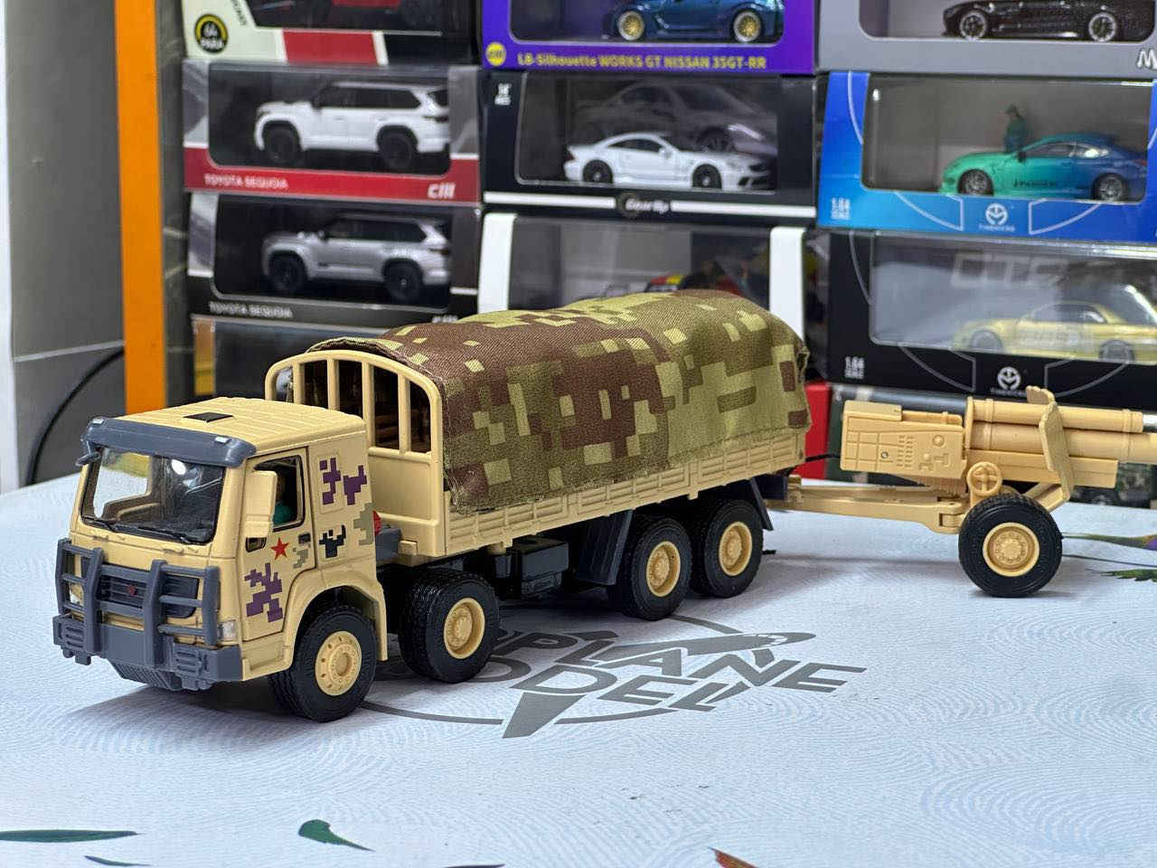 شاحنة نقل عسكرية مع مدفع هاوتزر
حجم 1/50 
حديد بالكامل 
وزن ثقيل 
السعر (( ٣٠ الف ))


**إذا كنت صاحب هذا الإعلان وتريد حذفه لأي سبب، رجاءا أرسل رسالة إلى الدعم الفني**