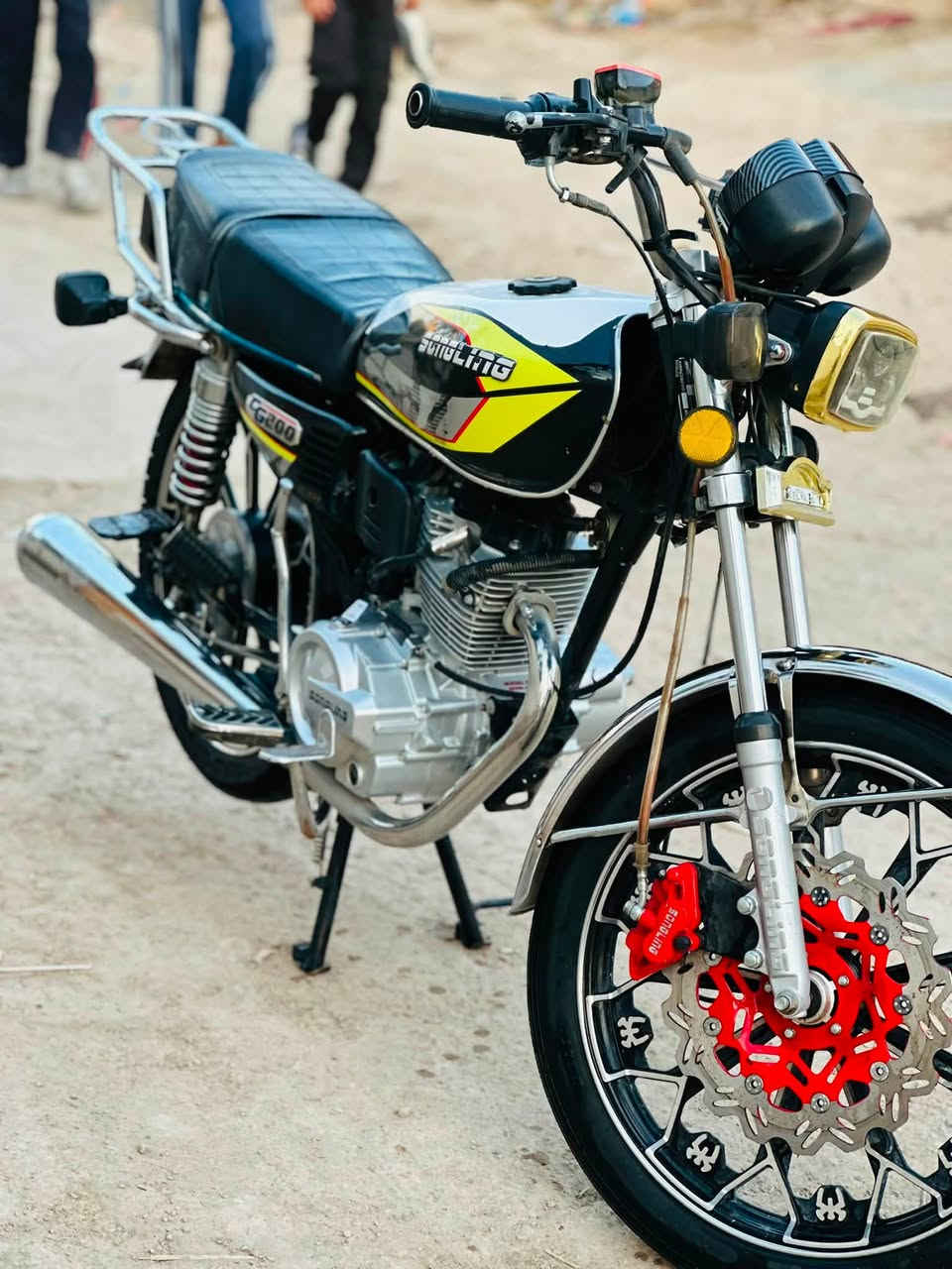 سلام عليكم سيفان 24 محرك 200cc اي نقص ما بيها مكفوله كفاله عامه مكاني بعقوبه السعر 650 وبي مجال بسيط الرقم  
***********
