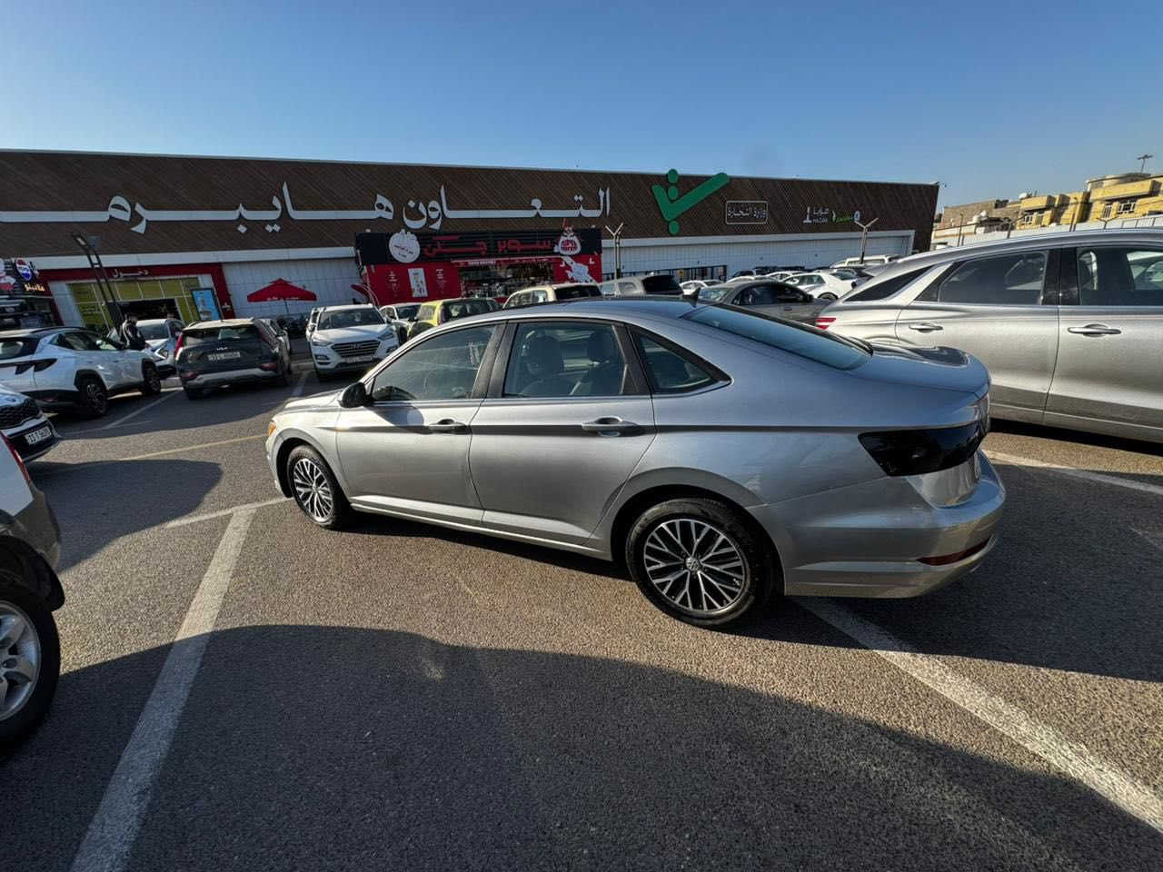 سلام عليكم من رخصت الادمن جيتا 20سلفر وارد امريكي فول مواصفات بيه ٣ قطع صبغ سياره حلوة تخم تاير رقم بغداد صدر جديد محرك 1400 تيربو كشنات جلد تدفة وتبريد بالكشنات لد نهاري كهربائيات كاملة مابيه اي نقص رادارات شاشت عطلات سياره خير من الله السعر هذا رقم التلفون***********
