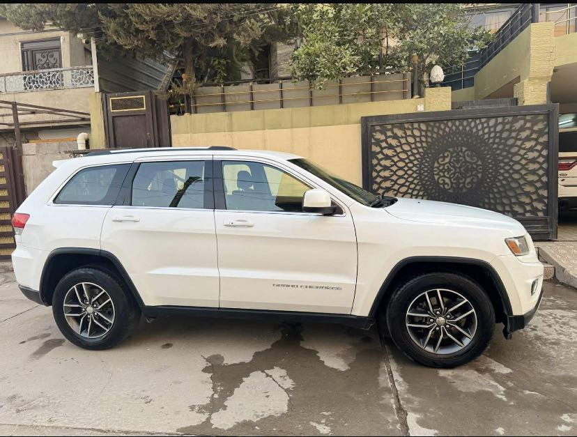 سلام عليكم جيب لاريدو موديل 2015 للبيع مواصفاتها:بصمه ثلاث وضع قياده فور ويل 4*4 رقم سنويه جديد سياره بأسمي صبغه: ثلاث قطع كدام مصبوغ بدون ايرباك سعرە جوه كل سوق فقط 187$ رقم:***********
