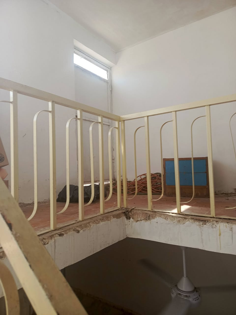 مشتمل للبيع مساحته 75م طابق واحد بداية شارع ابو سمير منطقة كاملة الخدمات السعر 53 وبي مجال قليل الاتصال على الرقم ***********
