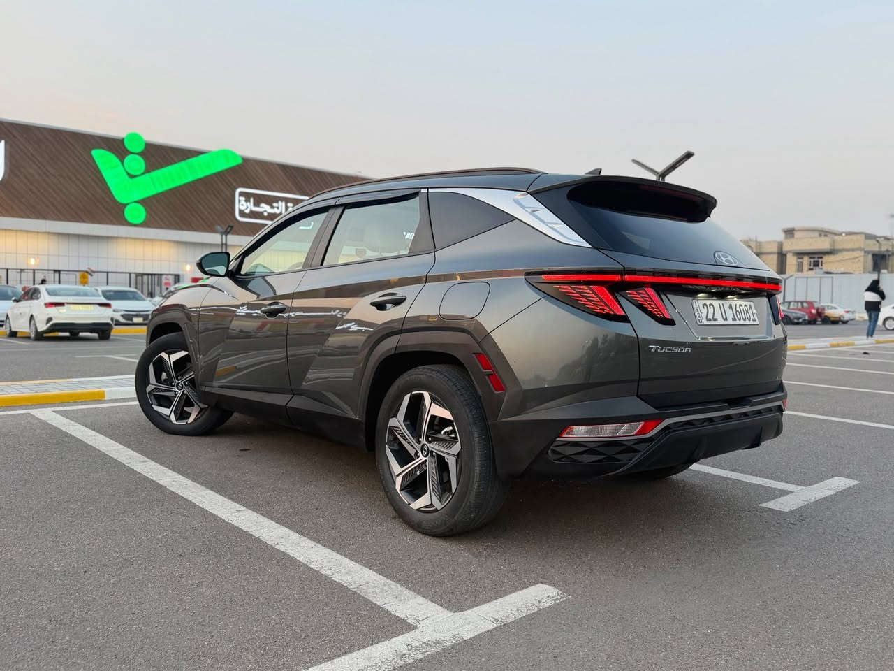 توسان 2023 ( بدون ايرباك ) فول مواصفات
جديدة جدا وع وضع الشركة نظافة ١٠٠٪؜
ماشية 28 فقط 

دخول وترقيم جديد بأسمي 
‎محرك كير كهربائيات صدر كلها بلاد و١٠٠٪؜

بدون ايرباك بدون تبديل بدون بارد 
حادثها جدا خفيف وموضح بالصور بالدعامية واي شي ورى الدعامية بلادي وماملعوب بي راديترات رادار وكل التفاصيل بمكانها والسيارة بدون اي دواخل ودواخلها مكفولة حتى من الرصعة وحتى البدنة بمكانها بيها رصعة بمقدمة البنيد ومصبوغ ع كدها يعني ربع قطعة صبغ فقط والباقي مكفول
 
الكشر لاشخوط لارصعات والداخل جديد 
محرك ٢٥٠٠ - داخل لون ابيض ( المرغوب )

فتحة ( سلايد ) - كشنات جلد  - رادارت 360 (امامي خلفي جانبي) - شاشة العدادات الكترونية (ديجتال) - تشغيل عن بعد - نقاط عمياء - شاحن وايرلس لاسلكي - صندوق كهرباء - تحديد مسار - تدفئة كشنات  - كشن كهرباء - اشاير بالمري - بصمة تشغيل وابواب - دخول ذكي  - نظام ترحيب - اوتو هولد - اوتو ستوب  - قيادة ذاتيه  - مثبت سرعة - توقف ذاتي امامي خلفي  (مانع التصادم )  -   تحكم ستيرن - وبعد بيها هووواي مواصفات 

‎السيارة جديدة بمعنى الكلمة وبالواقع بعد احلى وجاهزة من كل النواحي بدون اي نقص وكل التفاصيل مذكورة بالكامل 

‎‏‎السعر 204 وبيها مجال بسيط

‎‏‎للأستفسار هذا رقمي 
***********
