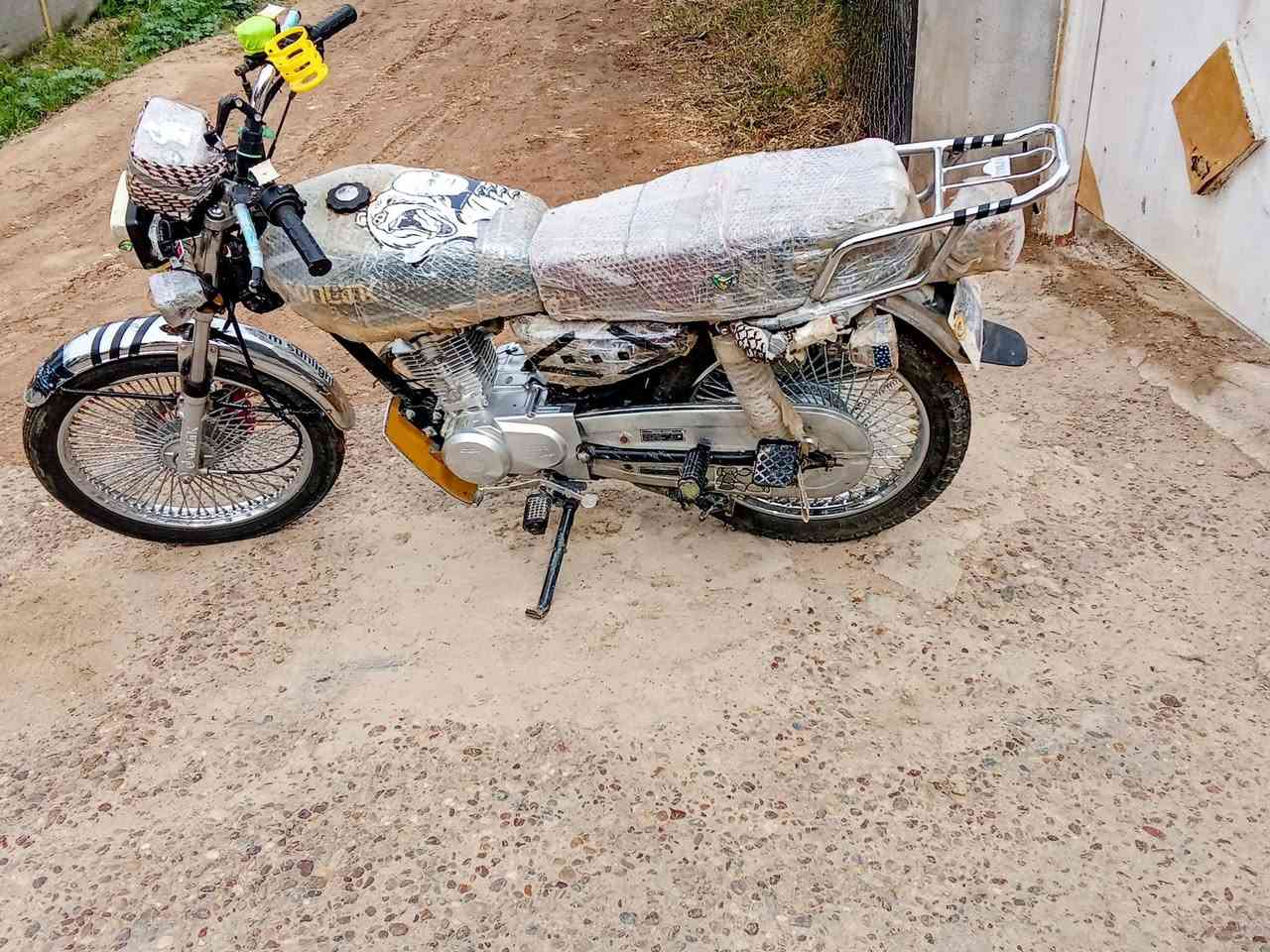 السلام عليكم ، دراجه للبيع
موديل 2023. لسعر 600وبيه مجال 
***********
 لموشراي ليراسل 🤫
