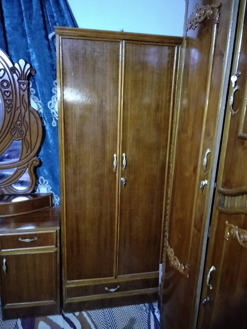 غرفة كاملة لبيع صاج نضيفة خمس بيبان مكان بغداد الحسينية مال الراشداية سعر 600 مجال قليل الهاتف ***********
