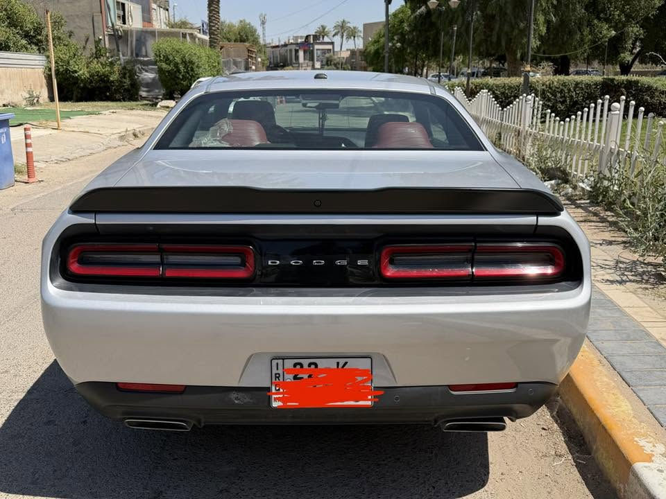 🔥جالنجر 2023 R/T LAST CALL
محرك 8 سلندر 5700 
دبلات اصفر مال srt 
السيارة اصل بدون برمجة 
شاشة وسط 
حجر بيئة بلادي 
زوج تايرات جديد
صدر امامي جديد
بجم كبس و غراض دعامية كاملة من كلشي 
شفتات ستيرن كشنات كهرباء و حضن  شاشة وسط 
الداخل لون احمر شغل هنا بلعراق 
حادثهه بنيد و جاملغ بنيد مصبوغات 
وبيهه بارد جاملغ عكس سايق و رصعة خفيفة بلباب 
بدون ايرباك السيارة 
خشم شاصي طخة جدا خفيفة سحب بدون لحيم بدون كص 
رقم اربيل 
باسمي السيارة تحويل مباشر وفقط احولهه للمشتري بدون وكالة عامة 
كير و محرك كفالة من كلشي و ادامة دورية للمحرك 
السيارة تخبل ما بيهه اي نقوصات وبعدهه بريحة الشركة 
مصروف و متعوب عليهه حيل عدت تصليح دبي بلكامل هنا بلعراق 
السعر 21500 وبيهه مجال فقط بيع بدون مراوس
الرقم *********** فقط اتصال واتس او رصيد
رقم شاصي 2C3CDZBT4PH610118
