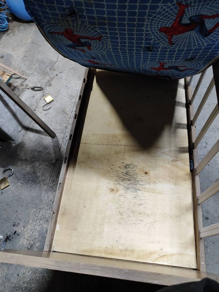 تخت طفل نضيف السعر 40 الرفاعي 
*********** موصل, نينوى
