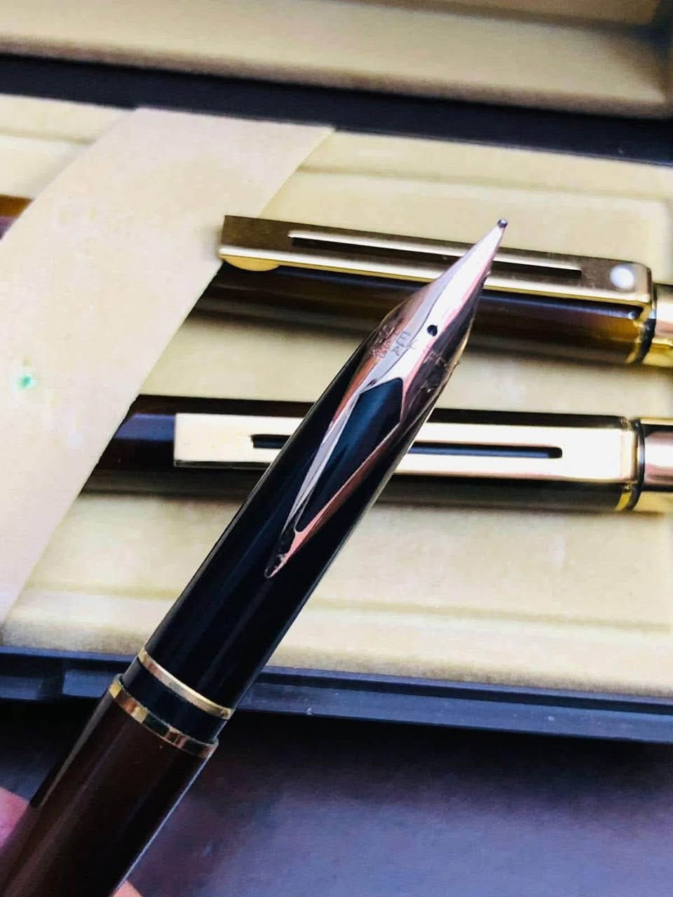 سيت اقلام شيفر ( SHEAFFER)   
امريكي الصنع انتاج الثمانينات     
 ريشة ذهب خالص عيار 14 
حجر ي و تغليف ذهب   
لوك غير مستعمل
 مع العلبه الاصلية  
للاتصال ***********
